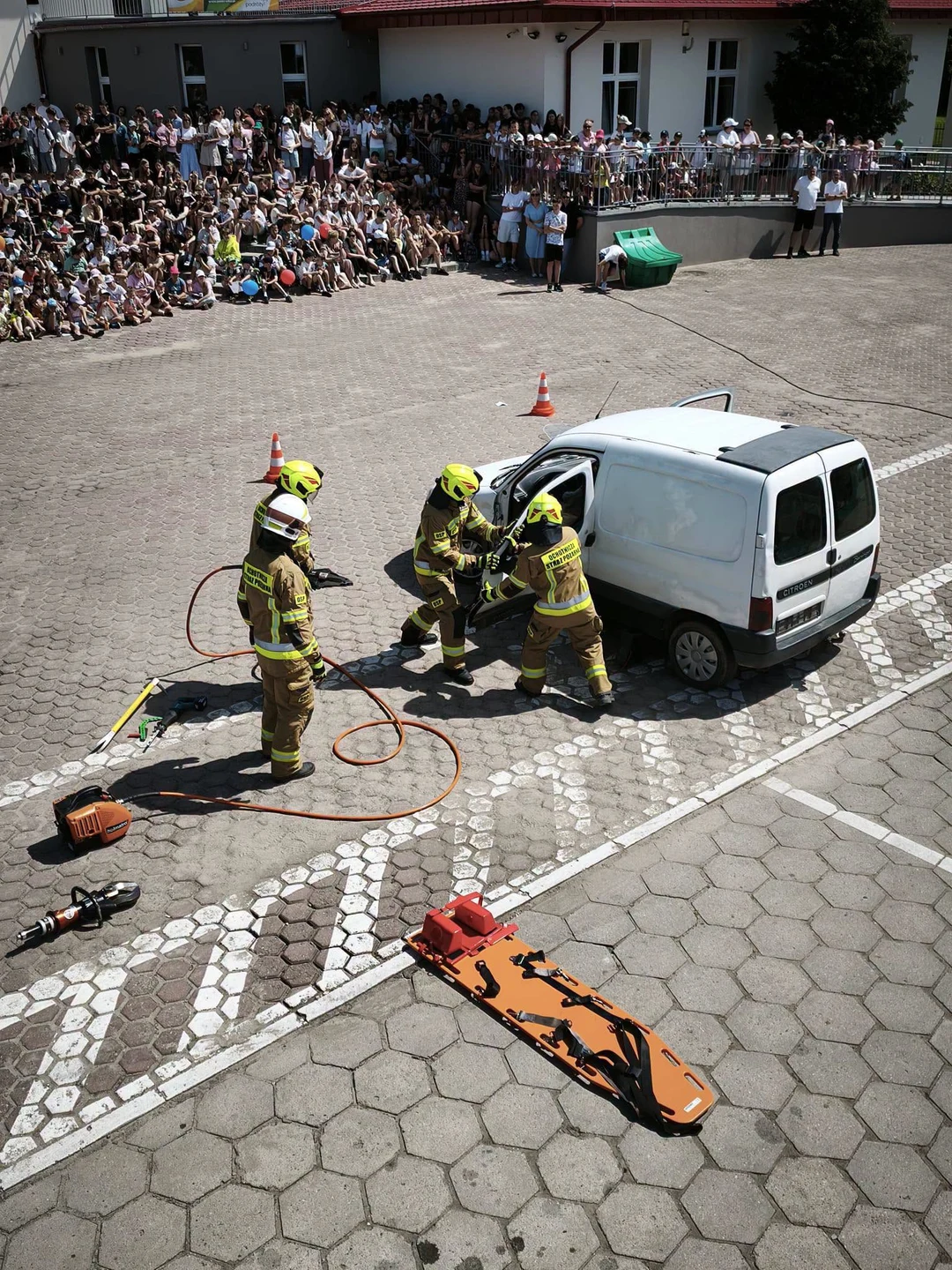 Dzień Bezpieczeństwa przy SP im. Mikołaja Kopernika w Piaskach — zdjęcie 9