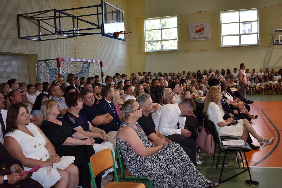 Szkoła Podstawowa w Bodzewie pożegnała rok szkolny i absolwentów — zdjęcie 8