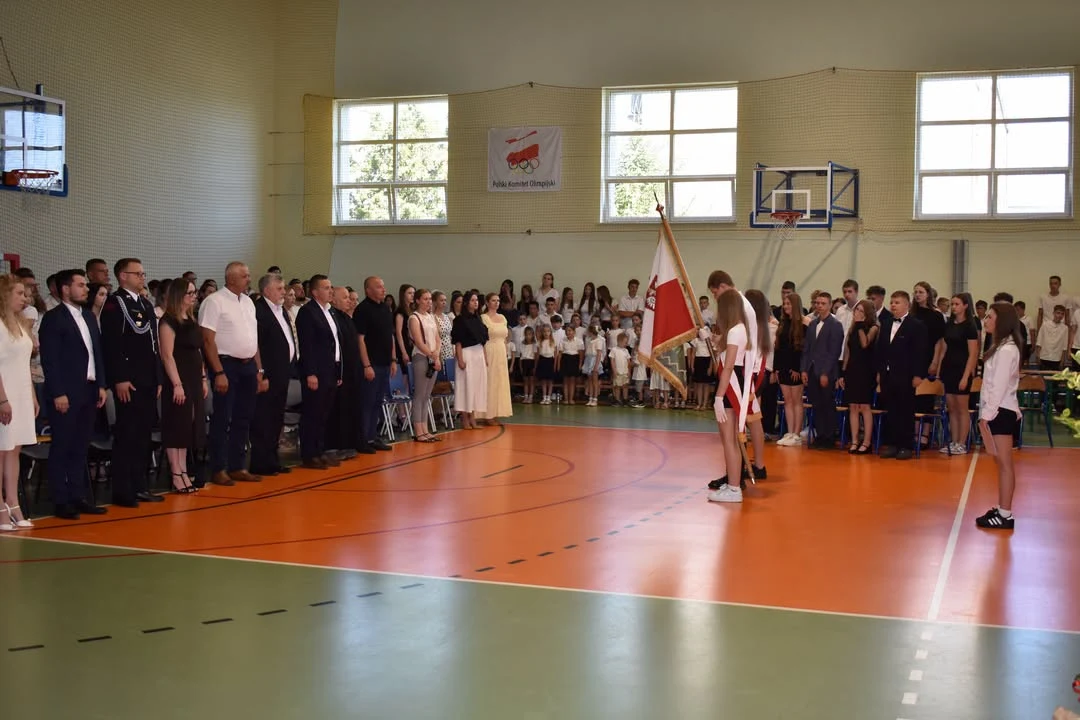Szkoła Podstawowa w Bodzewie pożegnała rok szkolny i absolwentów — zdjęcie 17