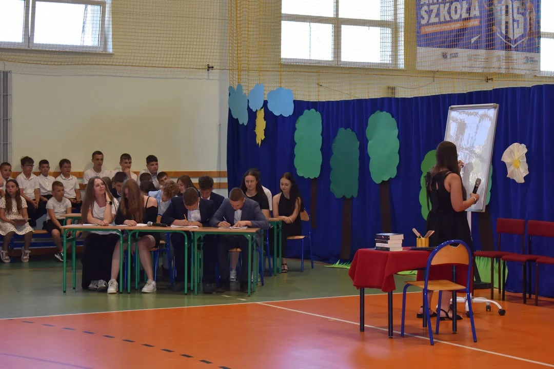 Szkoła Podstawowa w Bodzewie pożegnała rok szkolny i absolwentów — zdjęcie 19