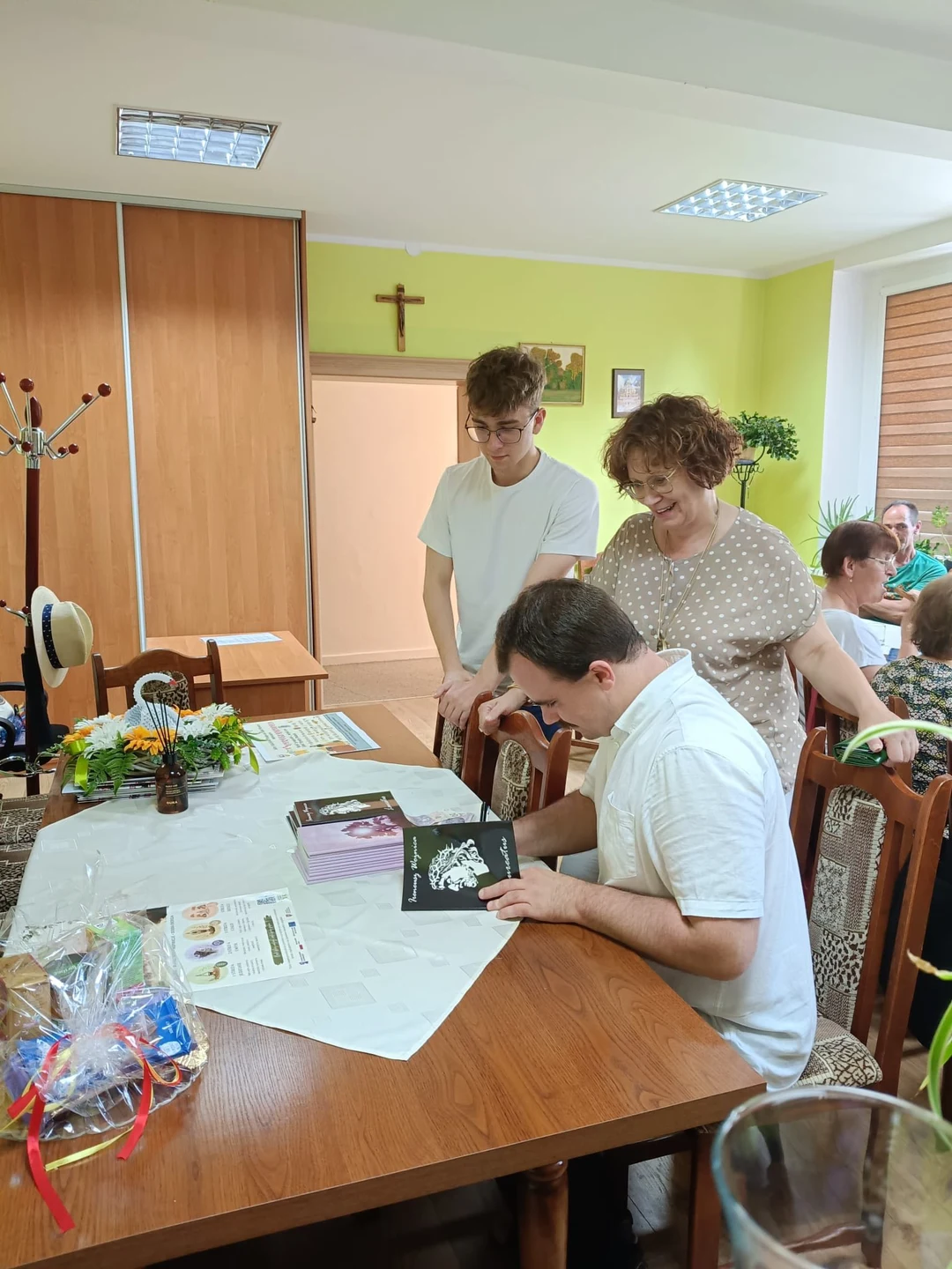 Spotkanie autorskie z poetą Ireneuszem Woźnicą w Piaskach — zdjęcie 9