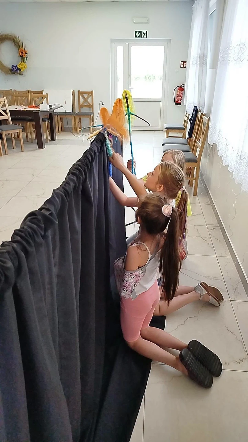 Duśkowe animacje i patykowy teatrzyk w Strzelcach Małych — zdjęcie 28