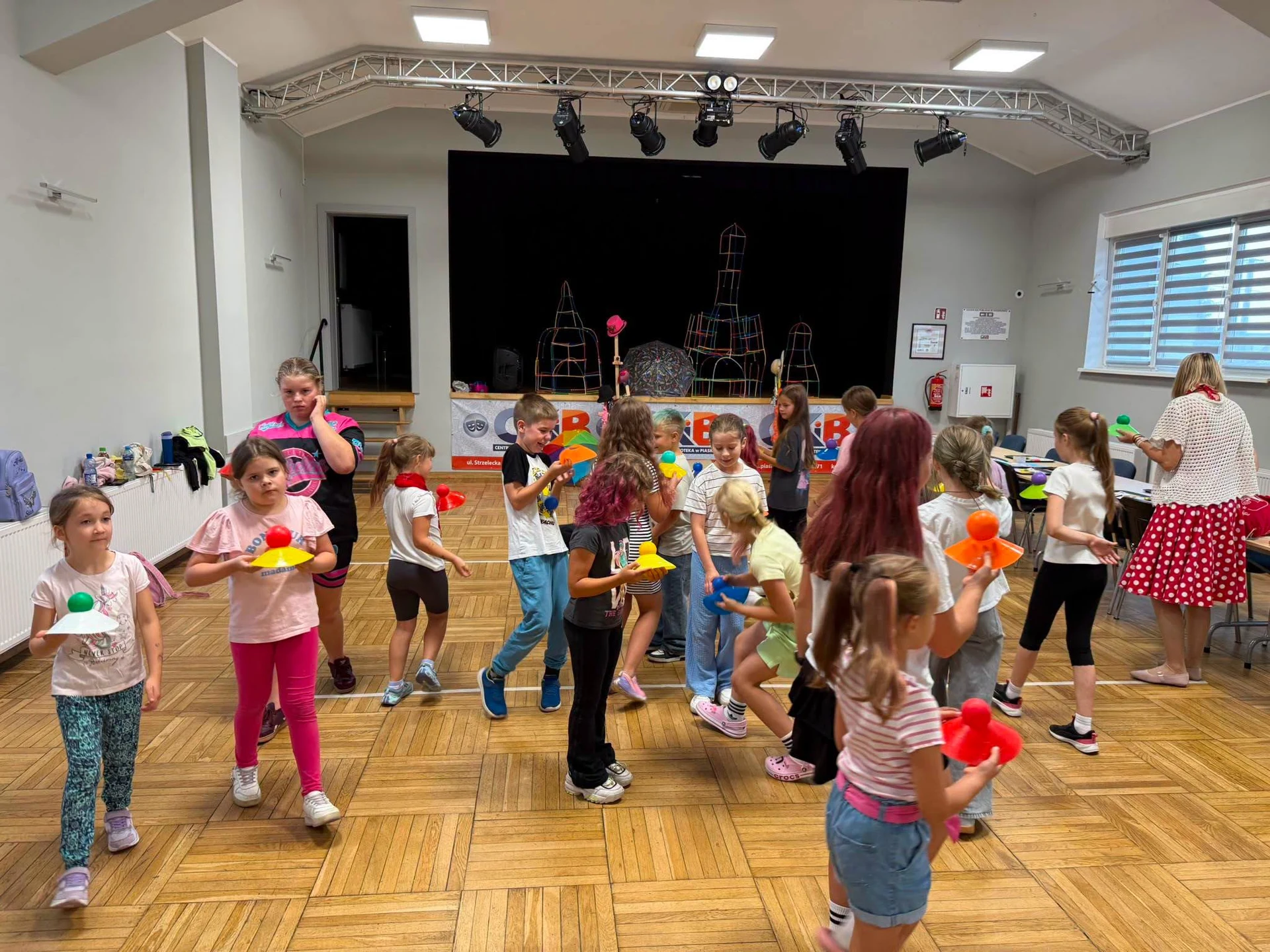 Francja Elegancja w Centrum Kultury i Bibliotece w Piaskach — zdjęcie 18